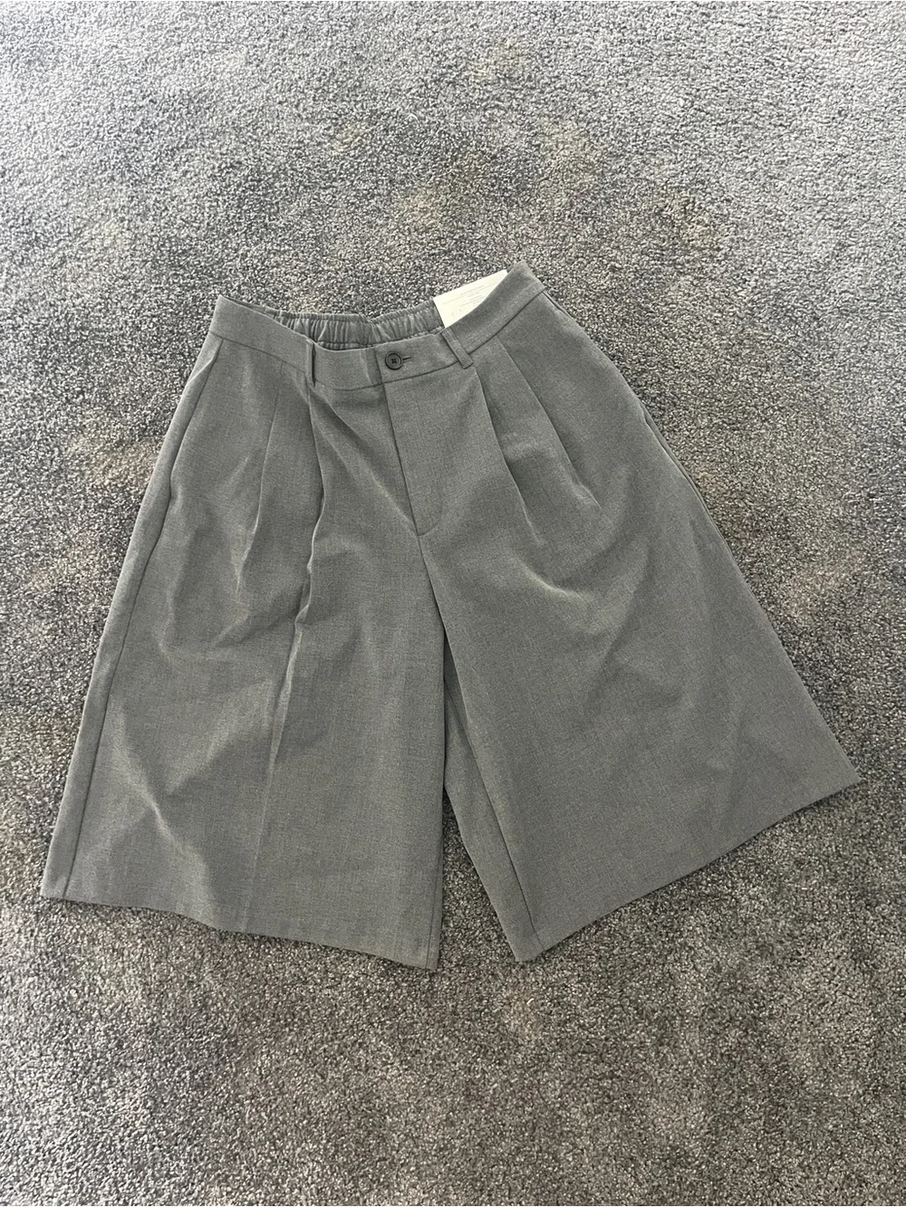 BAGGY SUIT SHORTS